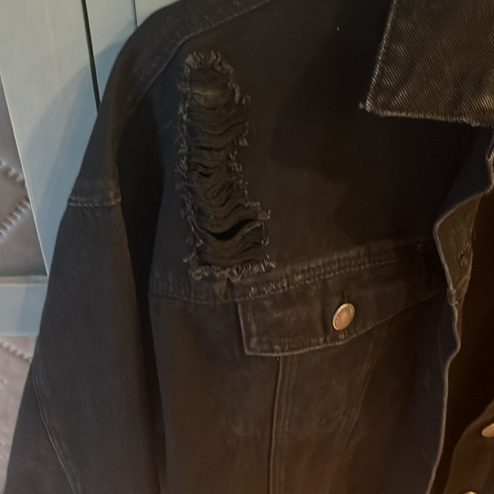 Forever 21 medium black jean jacket - Picture 2 of 6